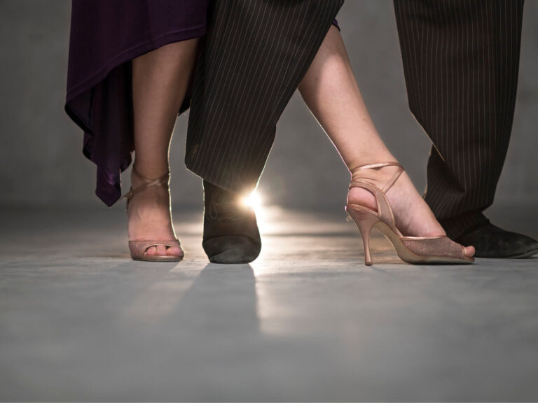 Danse de couple jambes des danseurs