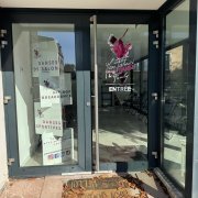 Entrée du studio de danse Marc Fabrici à Cernay présentant les disciplines enseignées